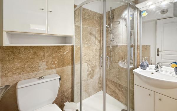 Appartement à vendre    1 pièce • 25,61 m2 Fréjus