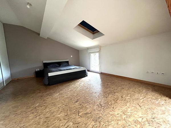 IMMEUBLE RECENT AVEC 3 LOGEMENTS LOUES ? INVESTISSEMENT RENTABLE ET SANS CHARGES