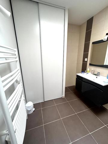 IMMEUBLE RECENT AVEC 3 LOGEMENTS LOUES ? INVESTISSEMENT RENTABLE ET SANS CHARGES