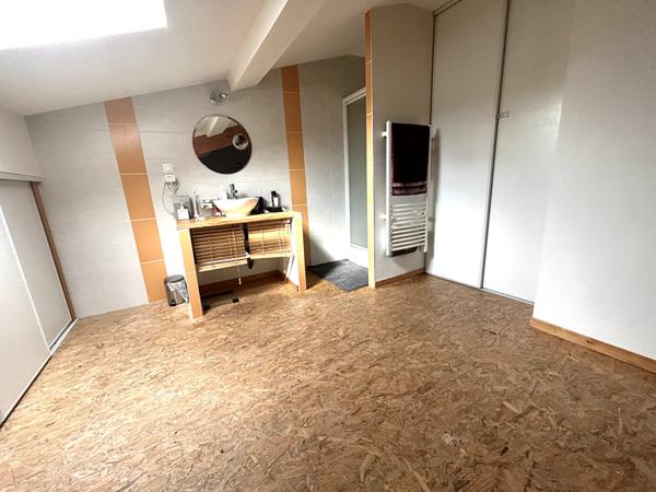 IMMEUBLE RECENT AVEC 3 LOGEMENTS LOUES ? INVESTISSEMENT RENTABLE ET SANS CHARGES