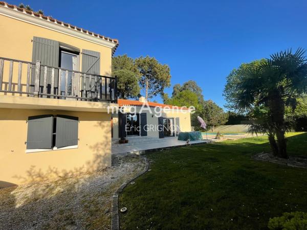 Maison à SABLES D OLONNE, 85180 - 6 pièces 179m²