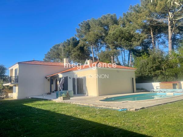 Maison à SABLES D OLONNE, 85180 - 6 pièces 179m²