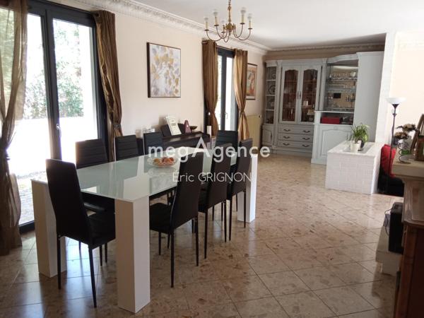 Maison à SABLES D OLONNE, 85180 - 6 pièces 179m²