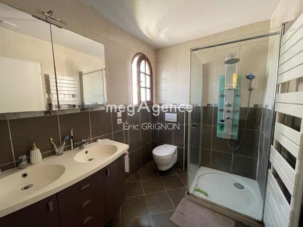 Maison à SABLES D OLONNE, 85180 - 6 pièces 179m²