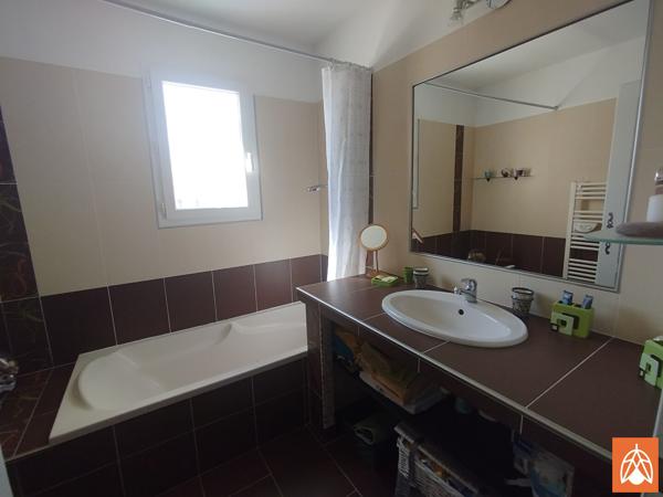 Maison 5 pièce(s) 104 m2 en R+1, avec piscine et garage Salon de provence