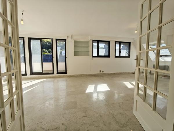 Quimper Centre Ville. Rare Appartement T3 (100 m2) au dernier Étage avec Ascenseur, Balcon & Garage.