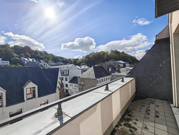 Quimper Centre Ville. Rare Appartement T3 (100 m2) au dernier Étage avec Ascenseur, Balcon & Garage.