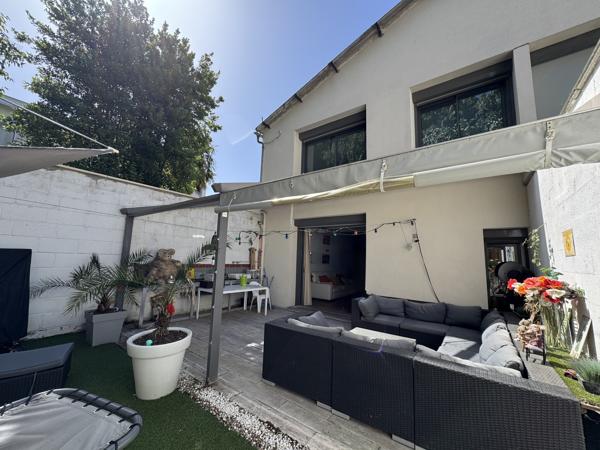 Maison
                                                                                                                                                                                                                                                                                                                        4 pièce(s)                                                                                                                                                                                                          3 chambre(s)                                                                                                                                                                                                          176  m²