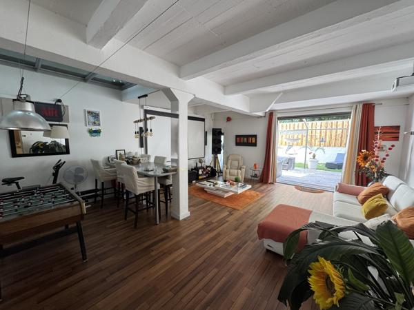Maison
                                                                                                                                                                                                                                                                                                                        4 pièce(s)                                                                                                                                                                                                          3 chambre(s)                                                                                                                                                                                                          176  m²