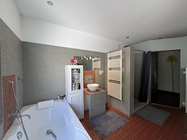 Maison
                                                                                                                                                                                                                                                                                                                        4 pièce(s)                                                                                                                                                                                                          3 chambre(s)                                                                                                                                                                                                          176  m²