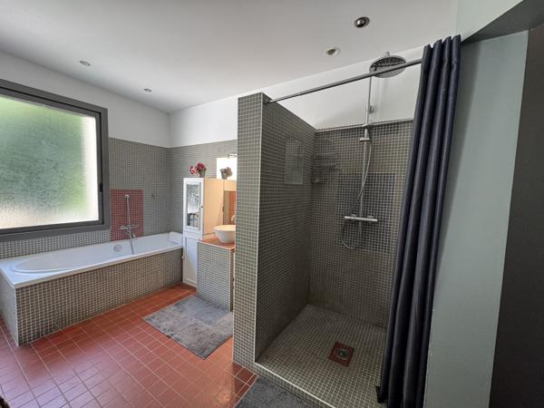 Maison
                                                                                                                                                                                                                                                                                                                        4 pièce(s)                                                                                                                                                                                                          3 chambre(s)                                                                                                                                                                                                          176  m²
