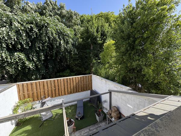 Maison
                                                                                                                                                                                                                                                                                                                        4 pièce(s)                                                                                                                                                                                                          3 chambre(s)                                                                                                                                                                                                          176  m²