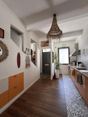 Maison
                                                                                                                                                                                                                                                                                                                        4 pièce(s)                                                                                                                                                                                                          3 chambre(s)                                                                                                                                                                                                          176  m²