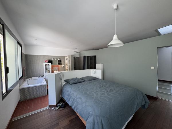 Maison
                                                                                                                                                                                                                                                                                                                        4 pièce(s)                                                                                                                                                                                                          3 chambre(s)                                                                                                                                                                                                          176  m²