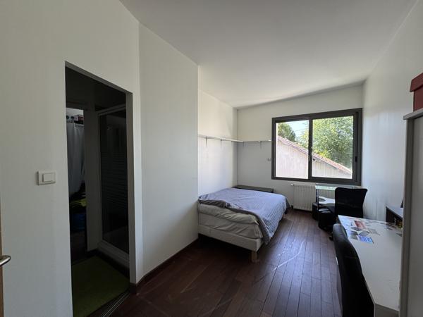 Maison
                                                                                                                                                                                                                                                                                                                        4 pièce(s)                                                                                                                                                                                                          3 chambre(s)                                                                                                                                                                                                          176  m²