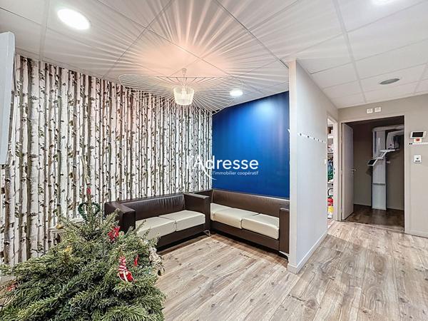 Exclusivité l'Adresse Immobilier - Local professionnel 97.80m² avec 2 places de parkings en Sous-sol - Place Bombail