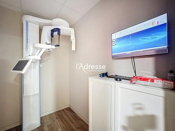 Exclusivité l'Adresse Immobilier - Local professionnel 97.80m² avec 2 places de parkings en Sous-sol - Place Bombail