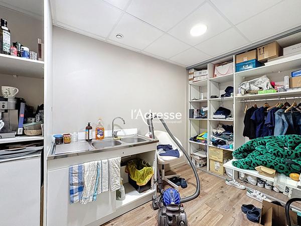 Exclusivité l'Adresse Immobilier - Local professionnel 97.80m² avec 2 places de parkings en Sous-sol - Place Bombail