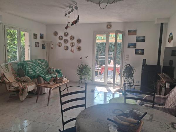 Maison vendue louée - plain pied - jardin 384 m²