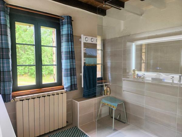 Longère en pierre avec 3 chambres - Dépendances - 2.76 hectares - proche de MONFLANQUIN (Lot-et-Garonne)