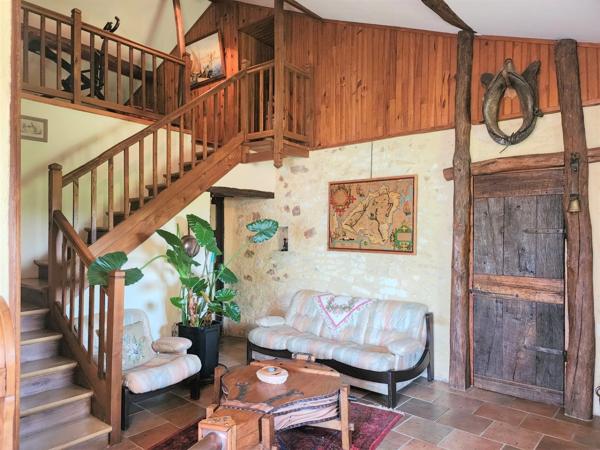 Longère en pierre avec 3 chambres - Dépendances - 2.76 hectares - proche de MONFLANQUIN (Lot-et-Garonne)