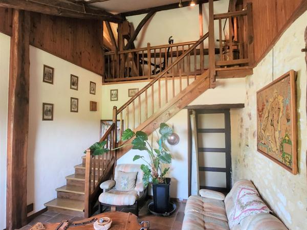 Longère en pierre avec 3 chambres - Dépendances - 2.76 hectares - proche de MONFLANQUIN (Lot-et-Garonne)