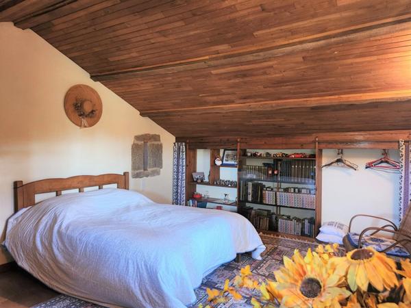 Longère en pierre avec 3 chambres - Dépendances - 2.76 hectares - proche de MONFLANQUIN (Lot-et-Garonne)