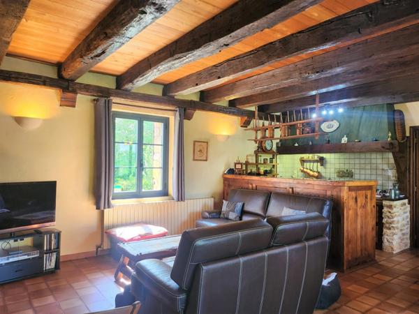 Longère en pierre avec 3 chambres - Dépendances - 2.76 hectares - proche de MONFLANQUIN (Lot-et-Garonne)