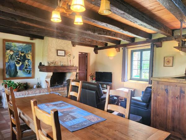 Longère en pierre avec 3 chambres - Dépendances - 2.76 hectares - proche de MONFLANQUIN (Lot-et-Garonne)