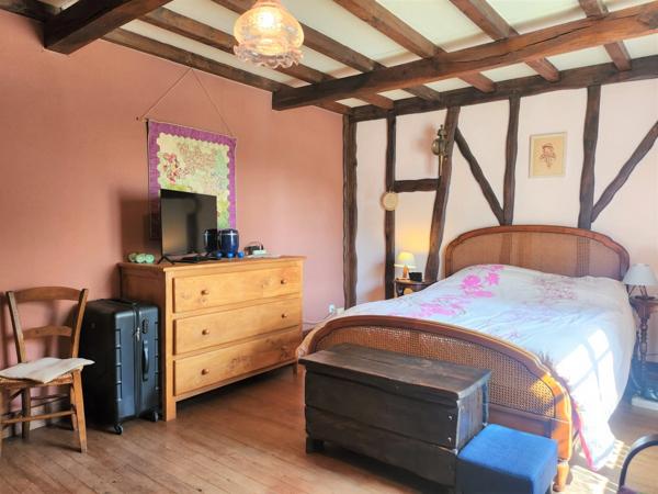 Longère en pierre avec 3 chambres - Dépendances - 2.76 hectares - proche de MONFLANQUIN (Lot-et-Garonne)