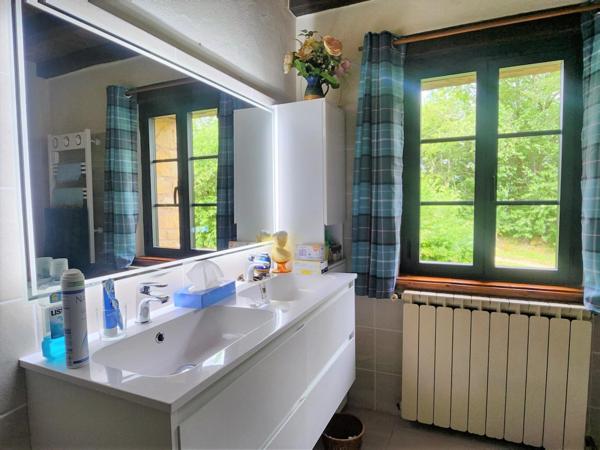 Longère en pierre avec 3 chambres - Dépendances - 2.76 hectares - proche de MONFLANQUIN (Lot-et-Garonne)