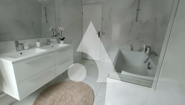 Maison 8 pièces 232 m2