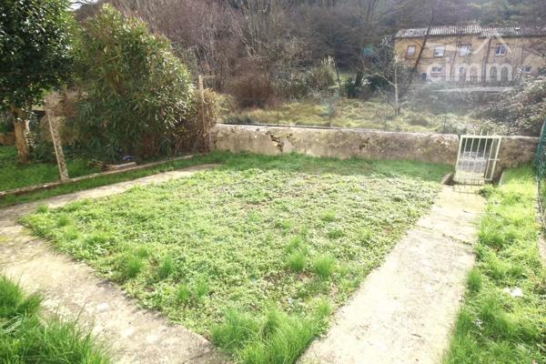 Située dans la charmante bourgade de Chalabre, venez découvrir cette maison entièrement rénovée avec soin.