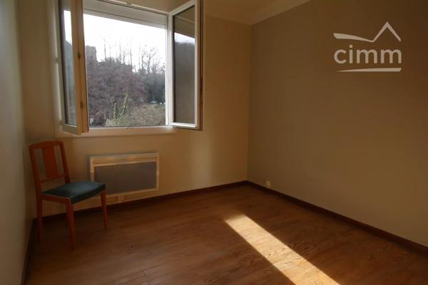 Située dans la charmante bourgade de Chalabre, venez découvrir cette maison entièrement rénovée avec soin.