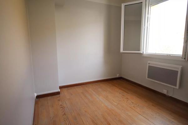 Située dans la charmante bourgade de Chalabre, venez découvrir cette maison entièrement rénovée avec soin.