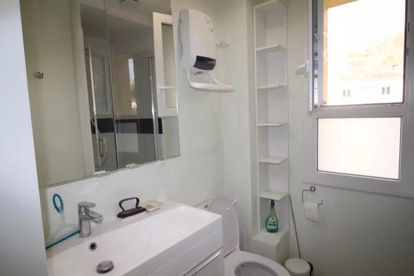 Située dans la charmante bourgade de Chalabre, venez découvrir cette maison entièrement rénovée avec soin.