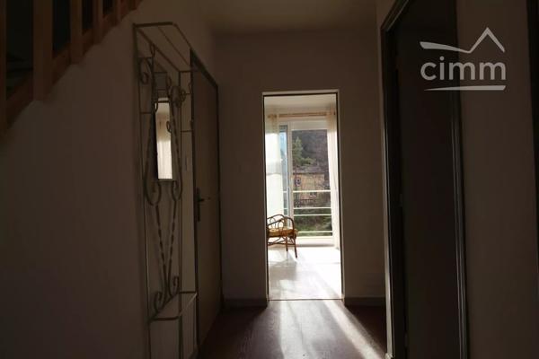 Située dans la charmante bourgade de Chalabre, venez découvrir cette maison entièrement rénovée avec soin.