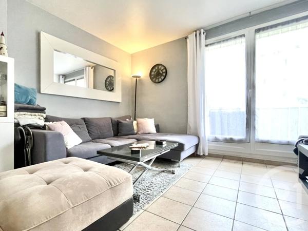 Appartement à vendre  3 pièces - 45 m 2   NANTERRE  - 92