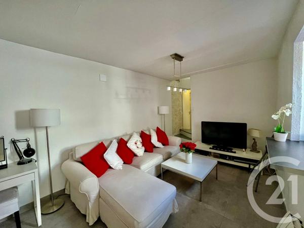 Appartement à vendre  3 pièces - 45 m 2   NANTERRE  - 92