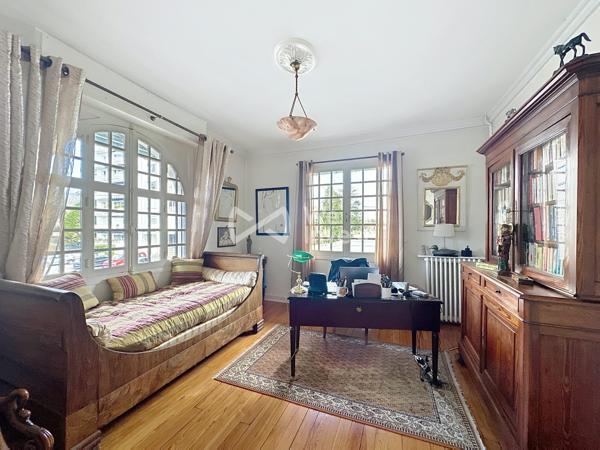 À SAISIR SUR TRESPOEY SUPERBE APPARTEMENT DANS L ANCIEN
