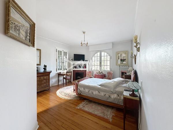 À SAISIR SUR TRESPOEY SUPERBE APPARTEMENT DANS L ANCIEN