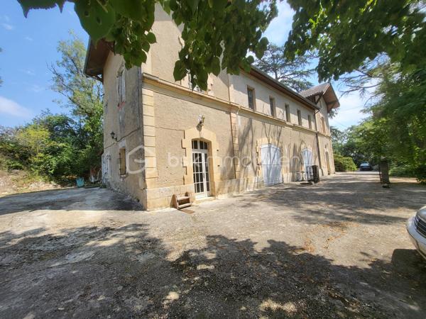 Chateau de 919 m²