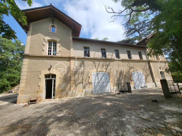 Chateau de 919 m²