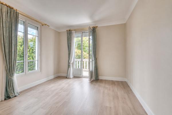 Maison Lavarenne 7 pièces 195 m² habitable / 245m² utile