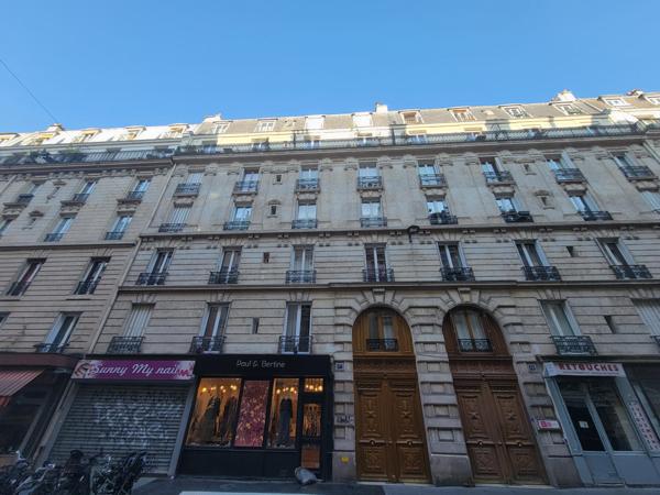 Studette avec une vue entièrement dégagée