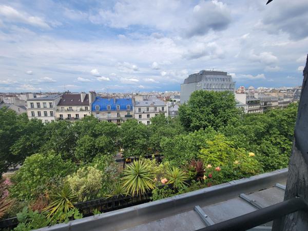 Studette avec une vue entièrement dégagée