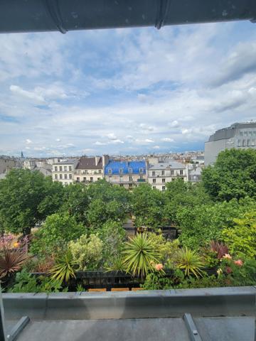 Studette avec une vue entièrement dégagée