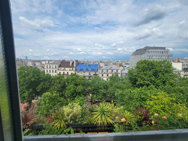 Studette avec une vue entièrement dégagée