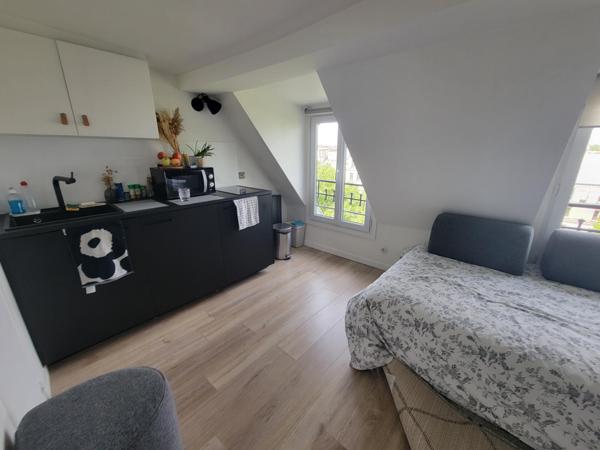 Studette avec une vue entièrement dégagée