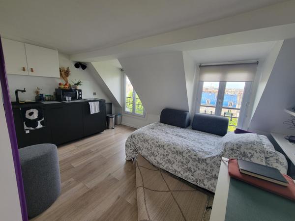 Studette avec une vue entièrement dégagée